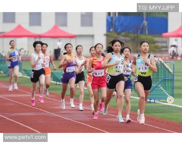 冰雪青训技术打磨助力年轻运动员全面提升竞技水平与发展潜力